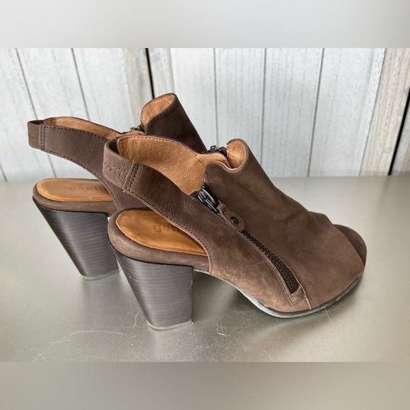 Gentle Souls Womens 8.5 Brown Comfort Block Peep Toe Heels Sandals - Picture 4 of 7